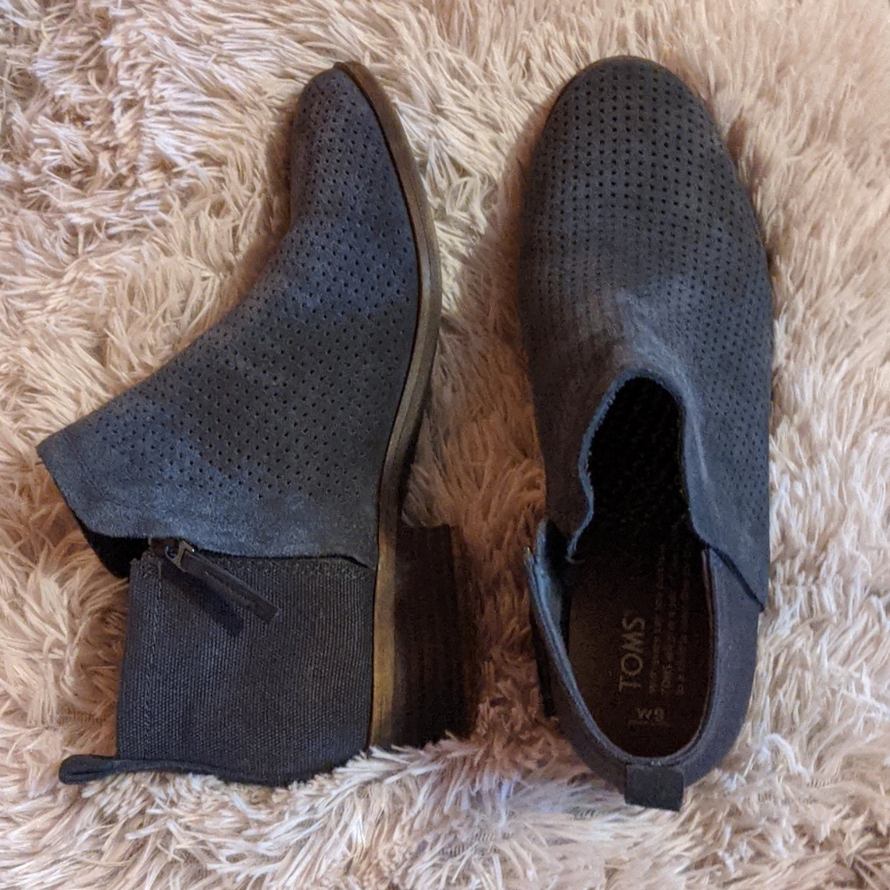 Toms